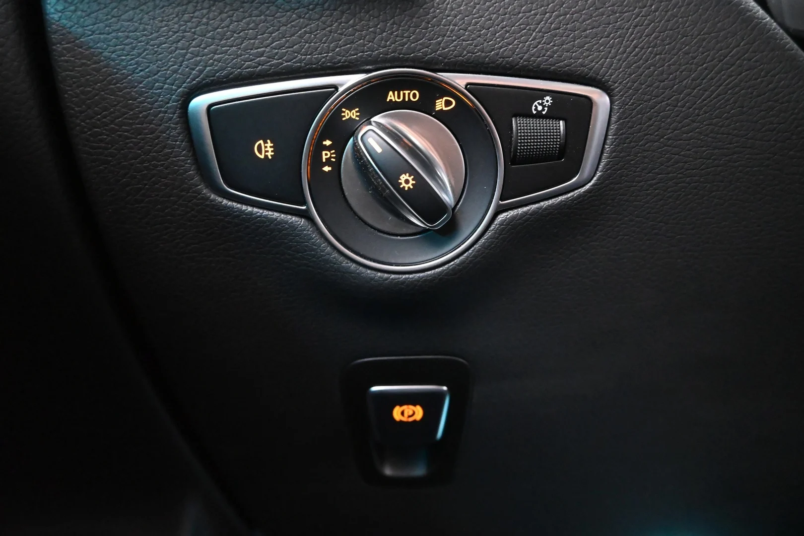 Car Image - 4Hatx9boTyOdlhlr0iiZsE