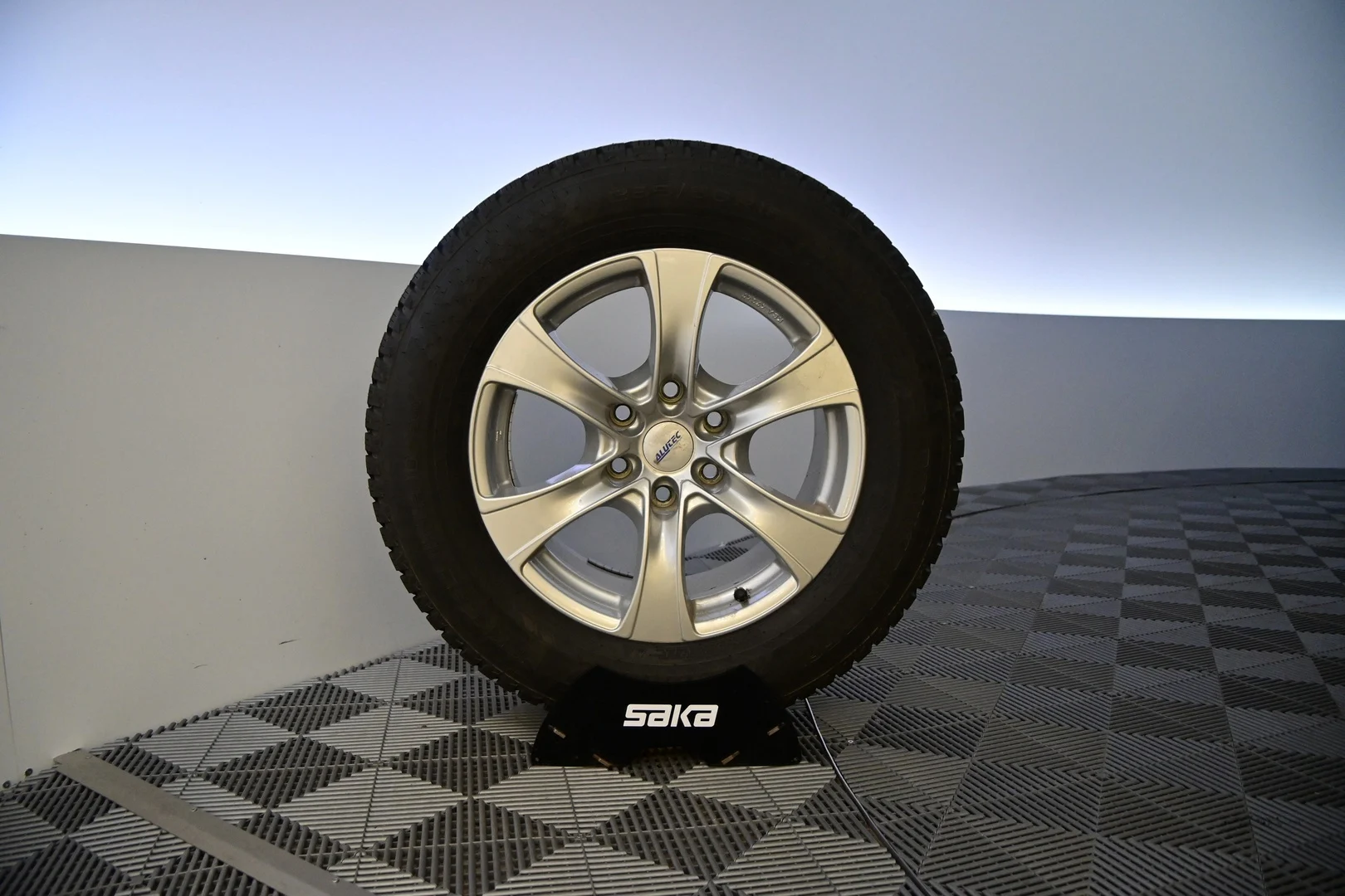 Car Image - 5M5YdG0PzylyqLbdGWuZsi
