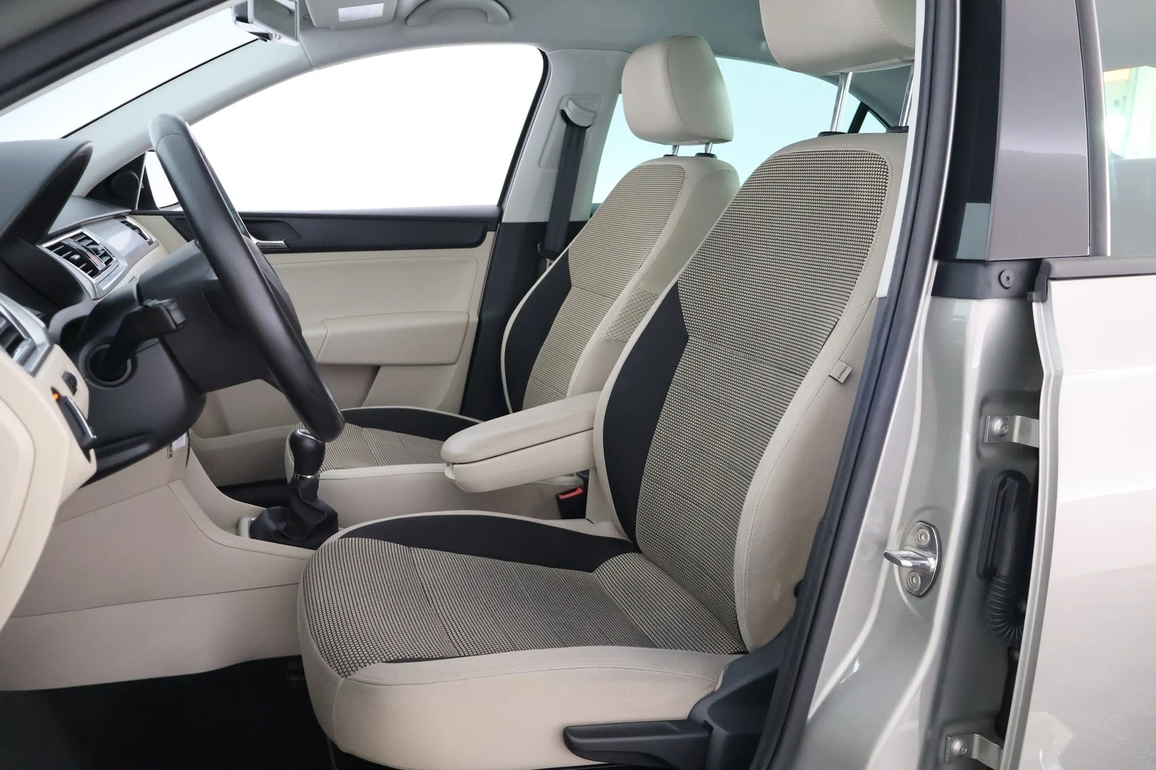 Car Image - 7wzPjxD1rBHffsOvqSRRoS
