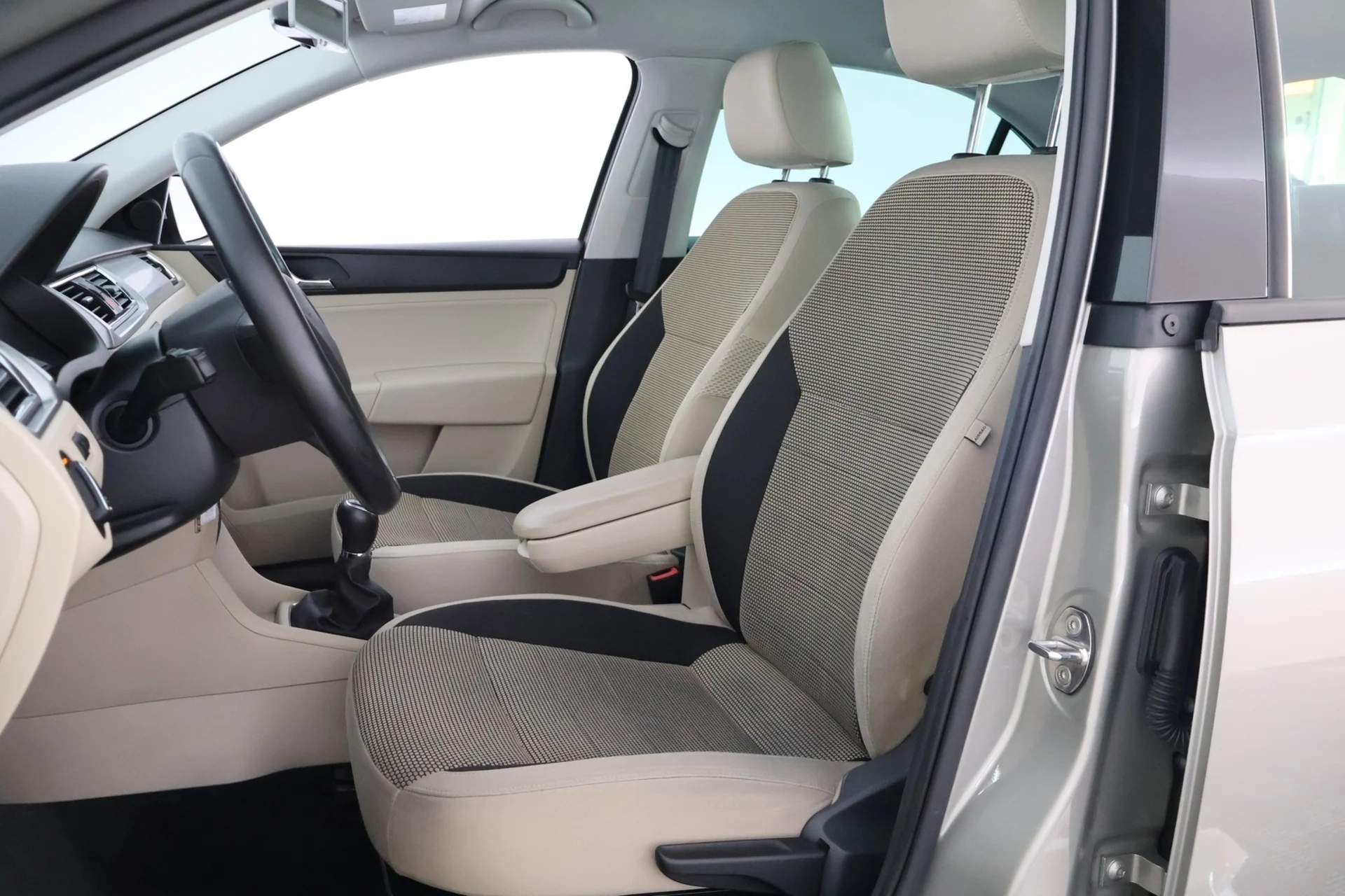 Car Image - 7wzPjxD1rBHffsOvqSRRoS
