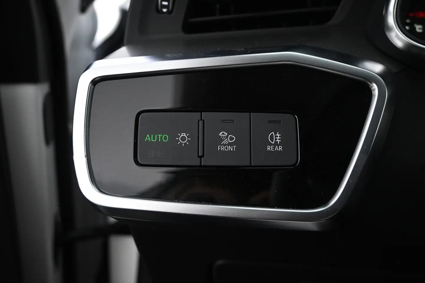 Car Image - 5dnJBPd3tD1xa3XuLfCe4i
