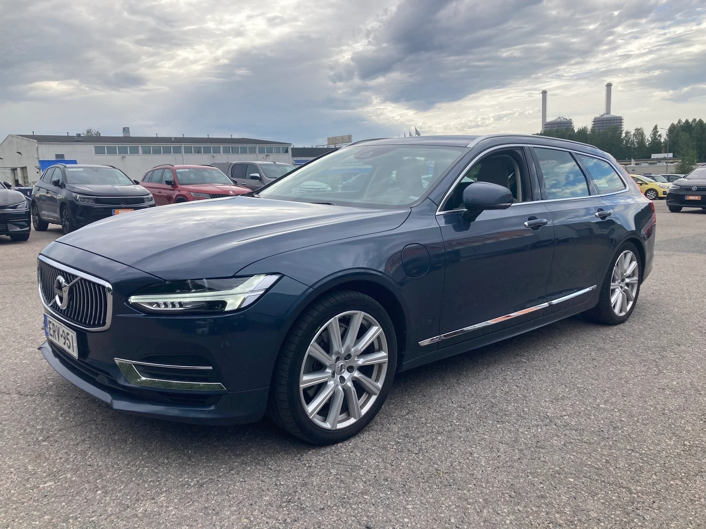 Car Image - 6iL4nPhr9tCnTl8vwLKTCo
