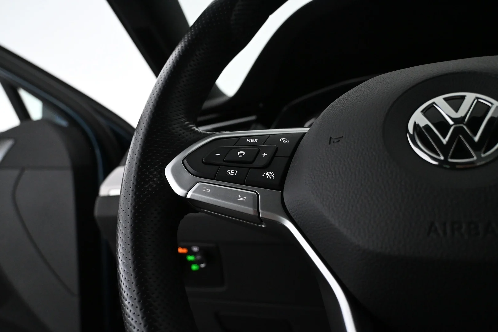 Car Image - 3tgGjujxUyQCeh6MiGZqm3