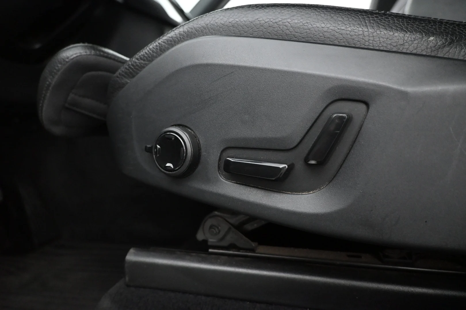 Car Image - 5TFb2pokGoDZCpBqpSl7kR