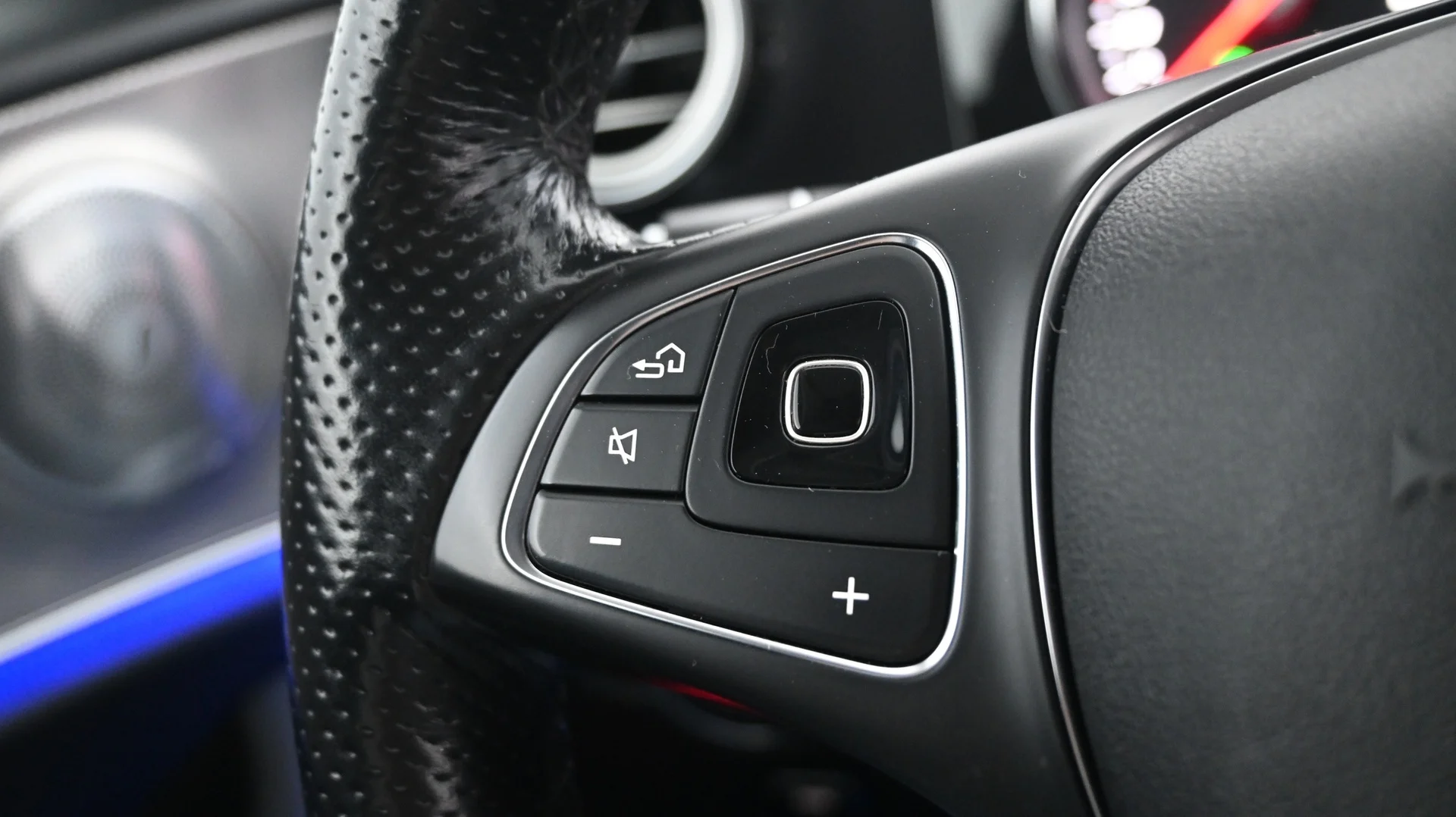 Car Image - 6GfLCQfWYUHYpFlAN0ofIR