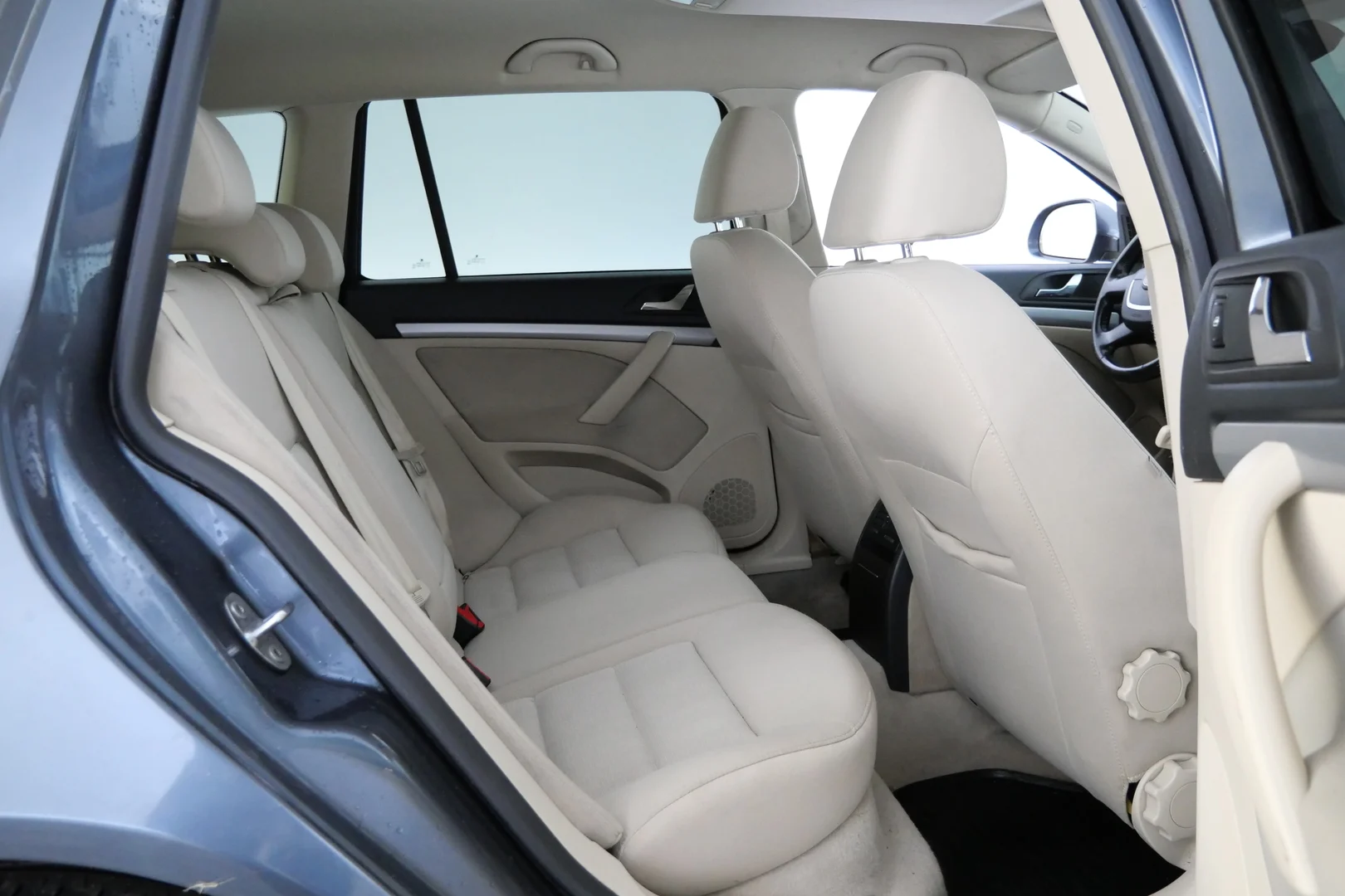 Car Image - 3eMjE9t5qW2i3rcORAfNVY