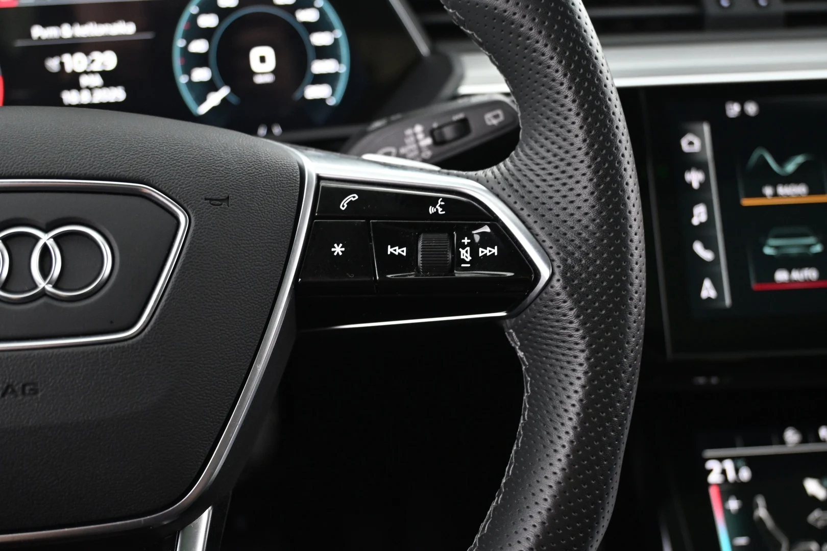 Car Image - j4MOEiYWG9vehRUY2Xqvm