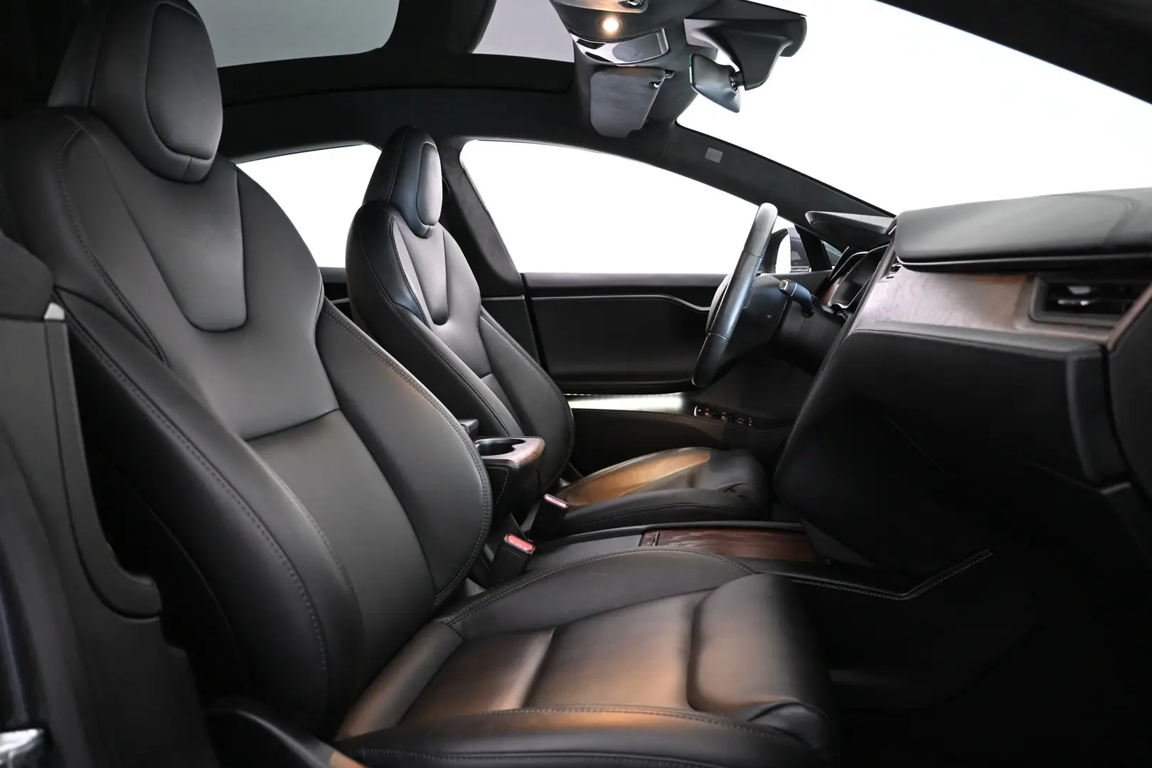 Car Image - XoPdiU748mMzsPzBBYB04