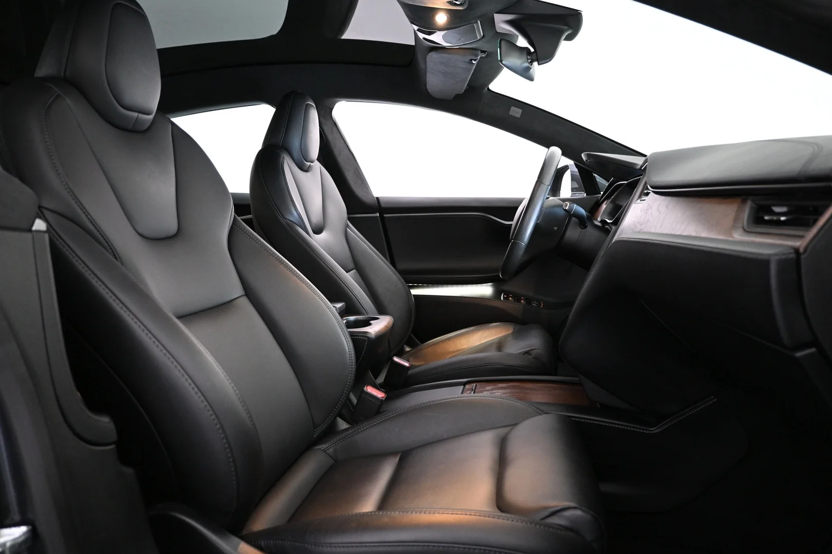 Car Image - XoPdiU748mMzsPzBBYB04