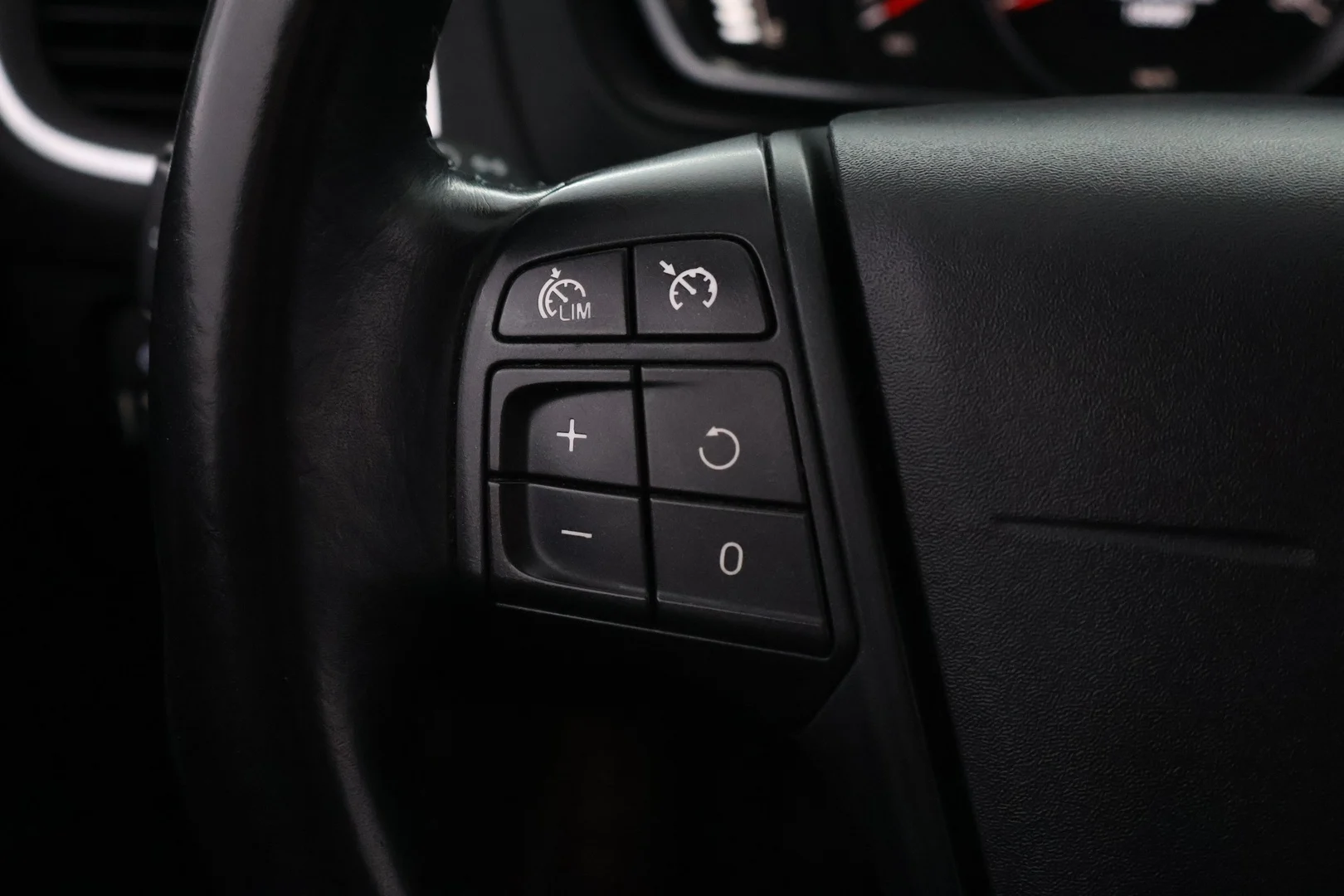 Car Image - 5RMRuY0oq7fQWw7xech4A1