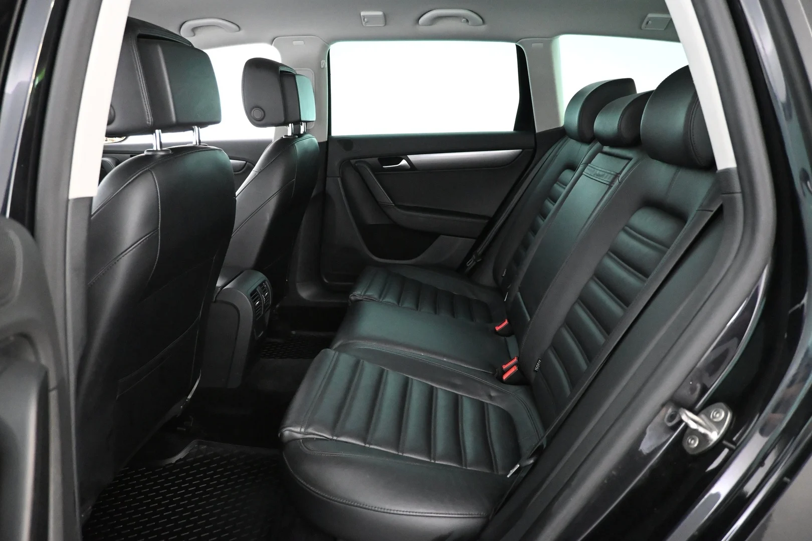 Car Image - 5Nhz8y2aW4YcjxEI20pDiy