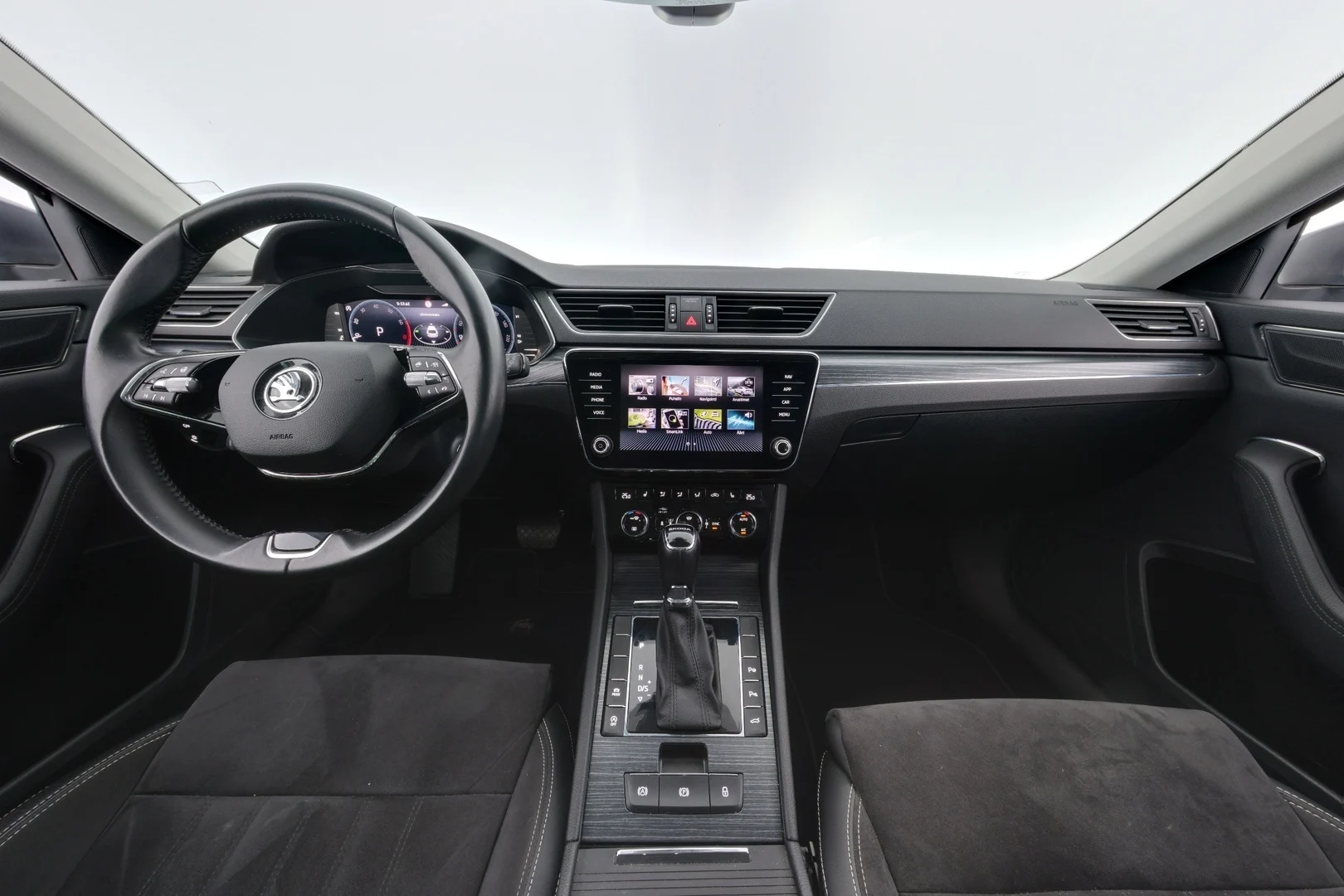 Car Image - VleohPMfyjKwJ2wKS0iys