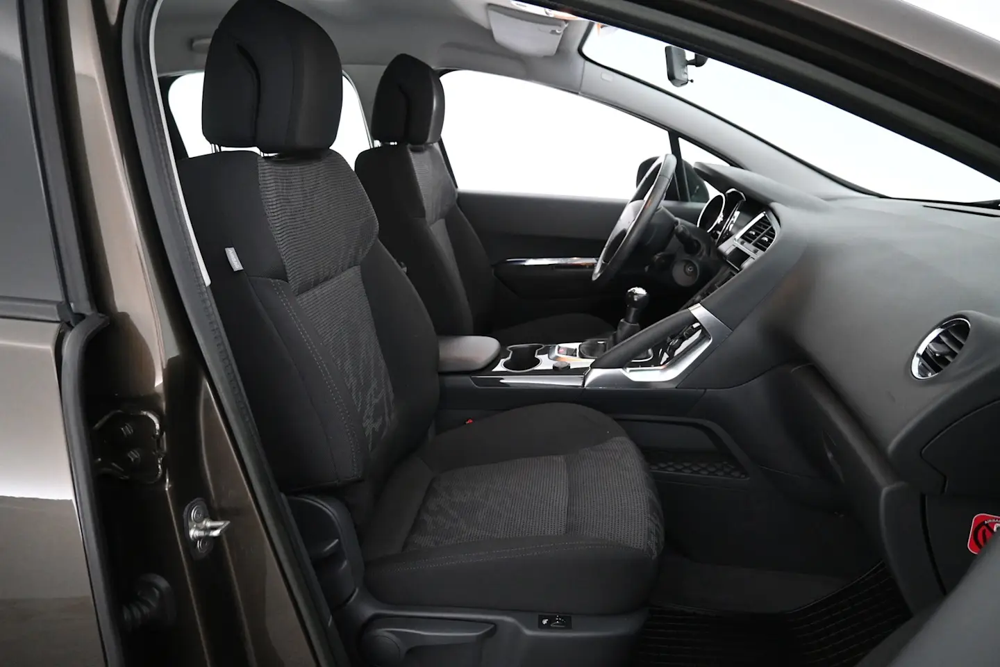 Car Image - 2hOf7BvHrqgQ8fqycjZKNK