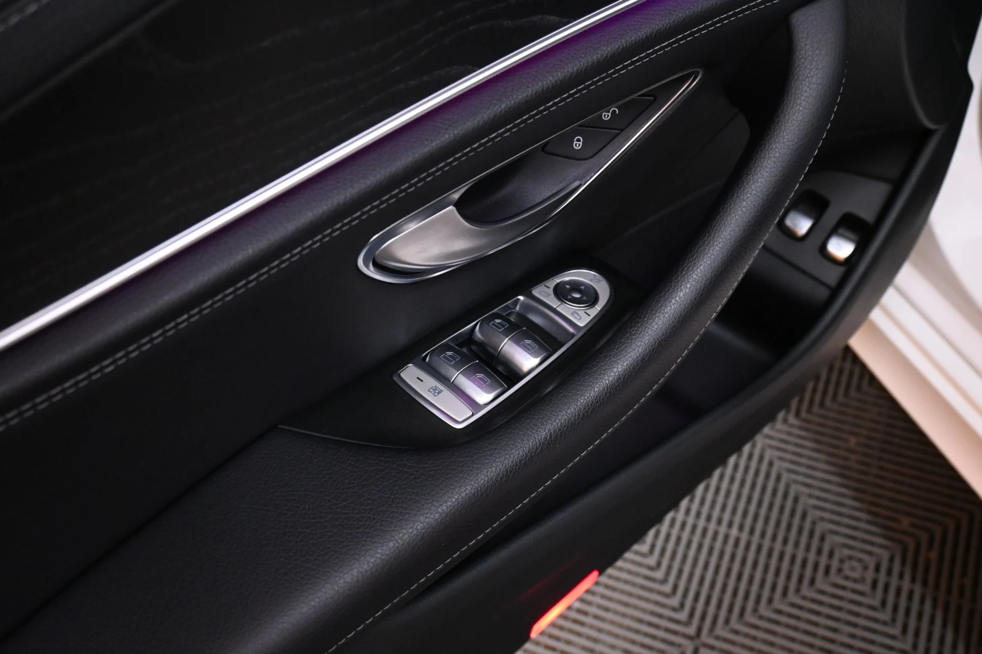 Car Image - 6rJvEPAIaPAJjDsv18Oe7v