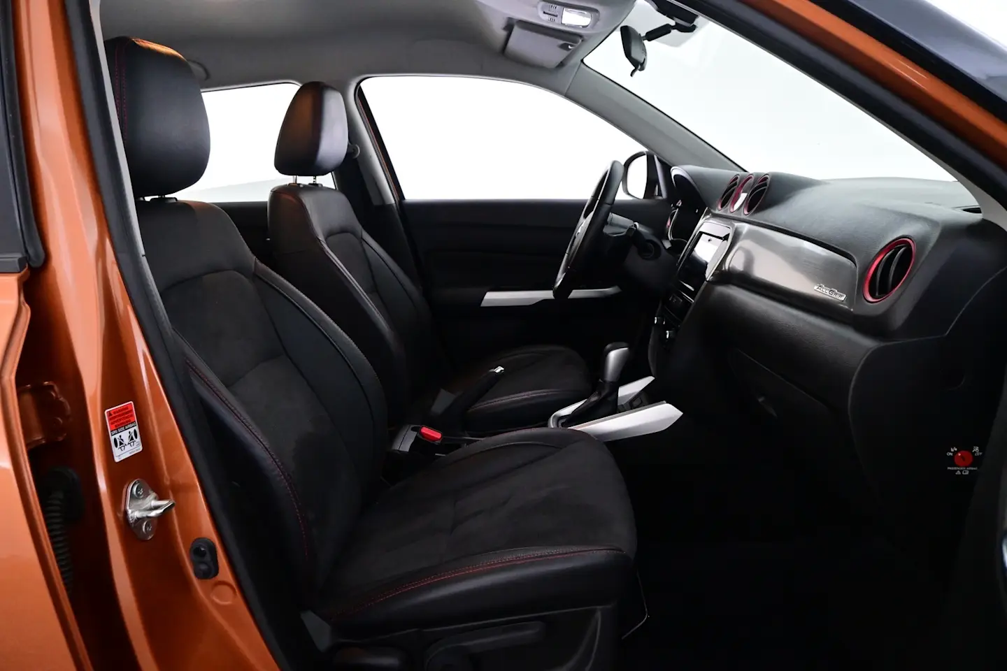 Car Image - 4TB0QXMC8DNV7EF4xBS1gi