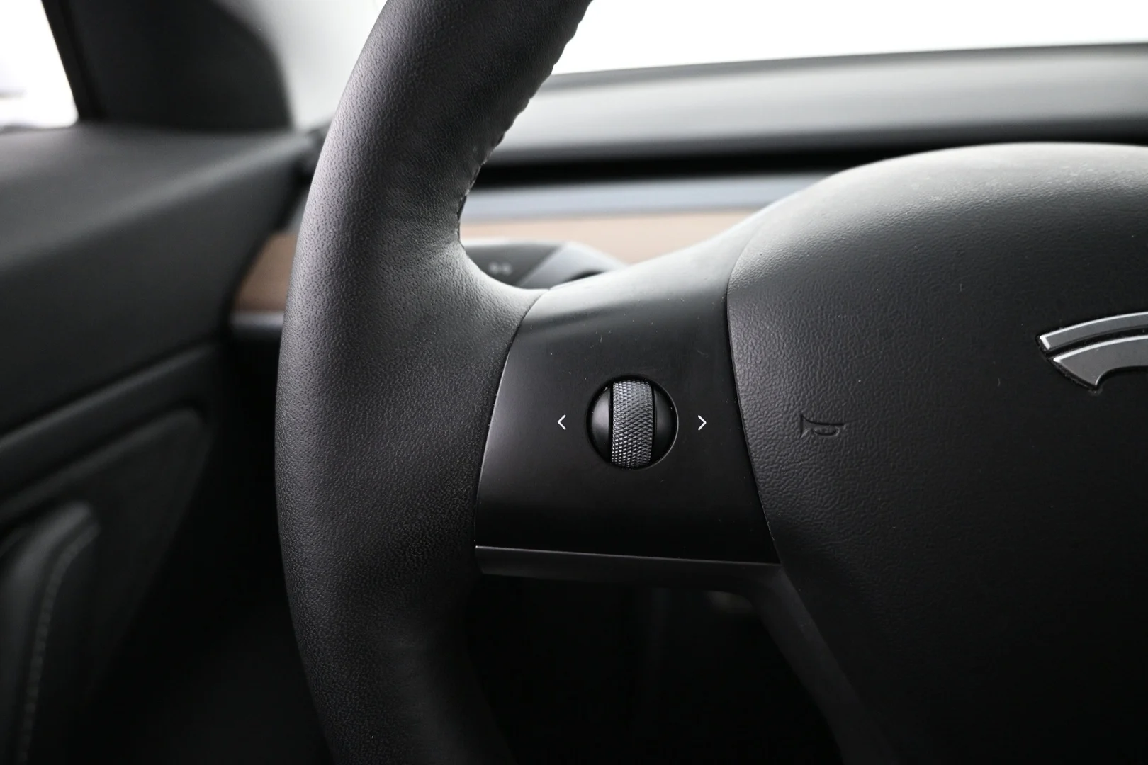 Car Image - eecBR8BOtYA1XN5zdm52q