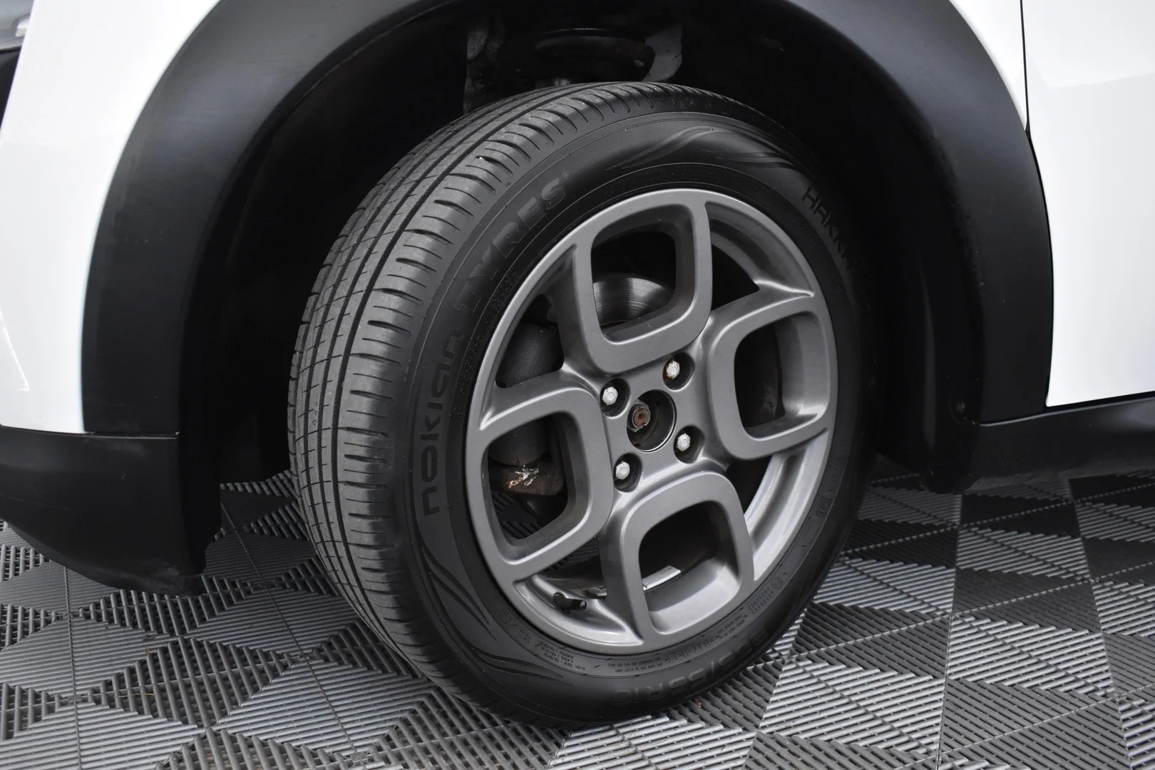 Car Image - 3HRVWVoz4CinsuNXtWA17I
