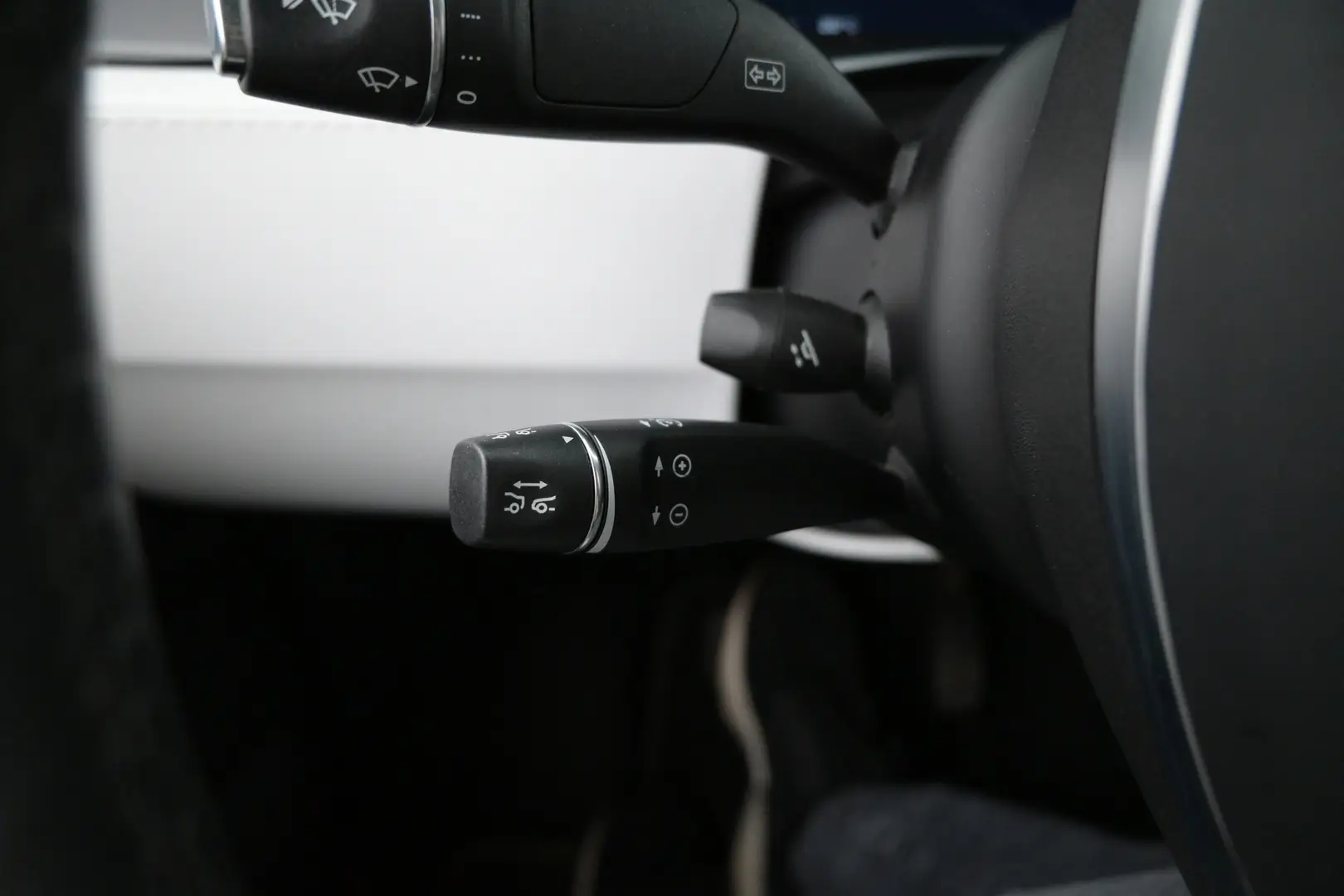 Car Image - 6TIvfjxKXhl4bBmRA1BGCh
