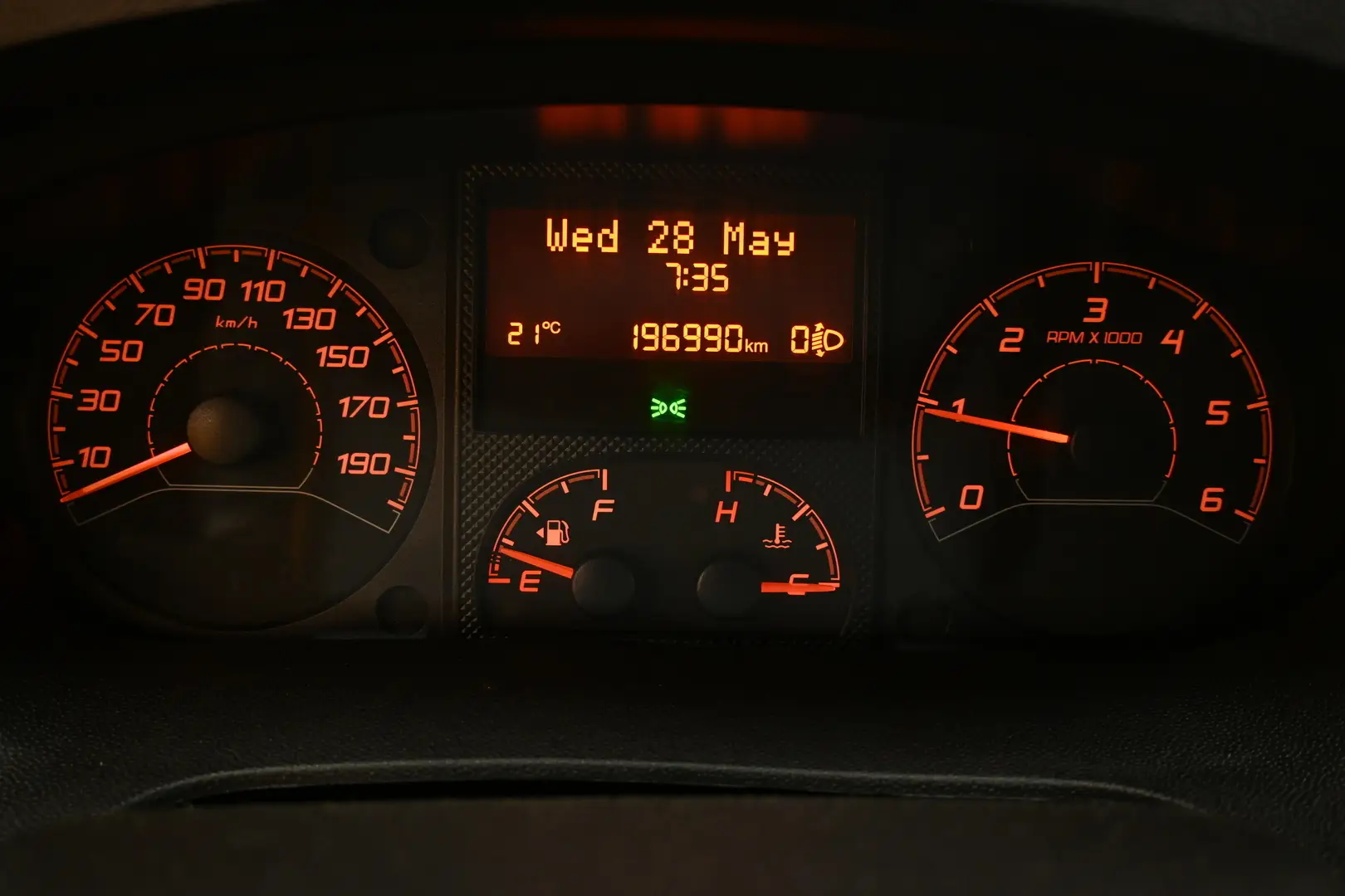 Car Image - 2fz8QbpGUBMknW1sSfEmEY