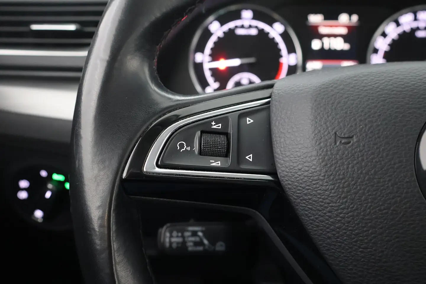 Car Image - 3rhj9ttfv7XUEbrP2QINiC