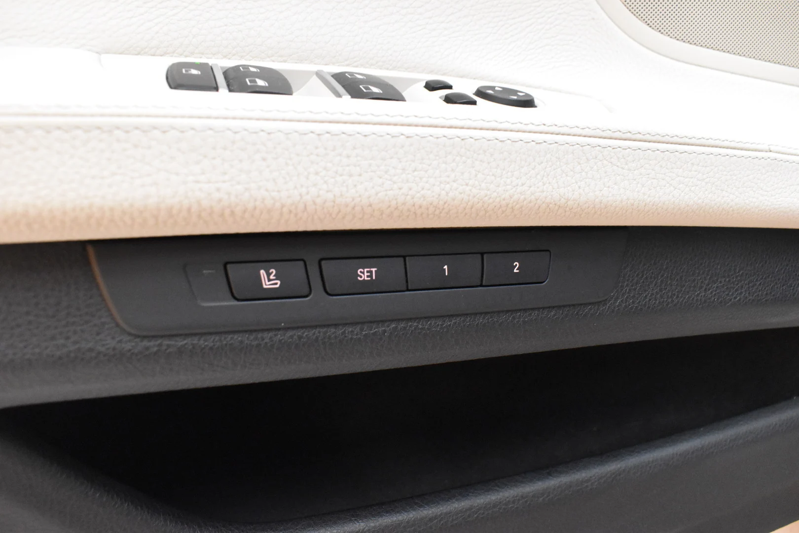 Car Image - 5I69qVt0EjUyJxTT4jmH6w