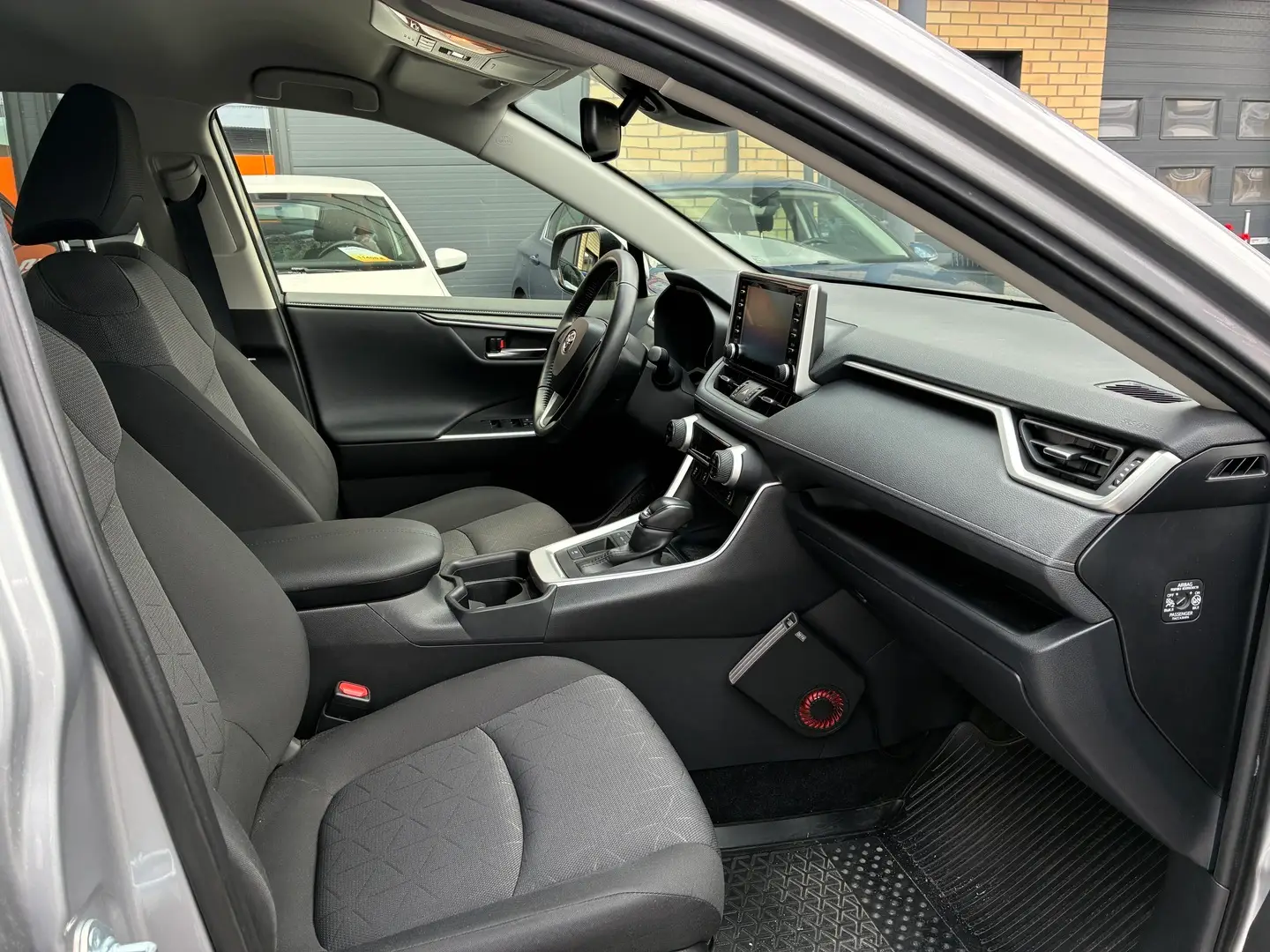Car Image - 2YMyamGZWyl7HTgTlhQqxC