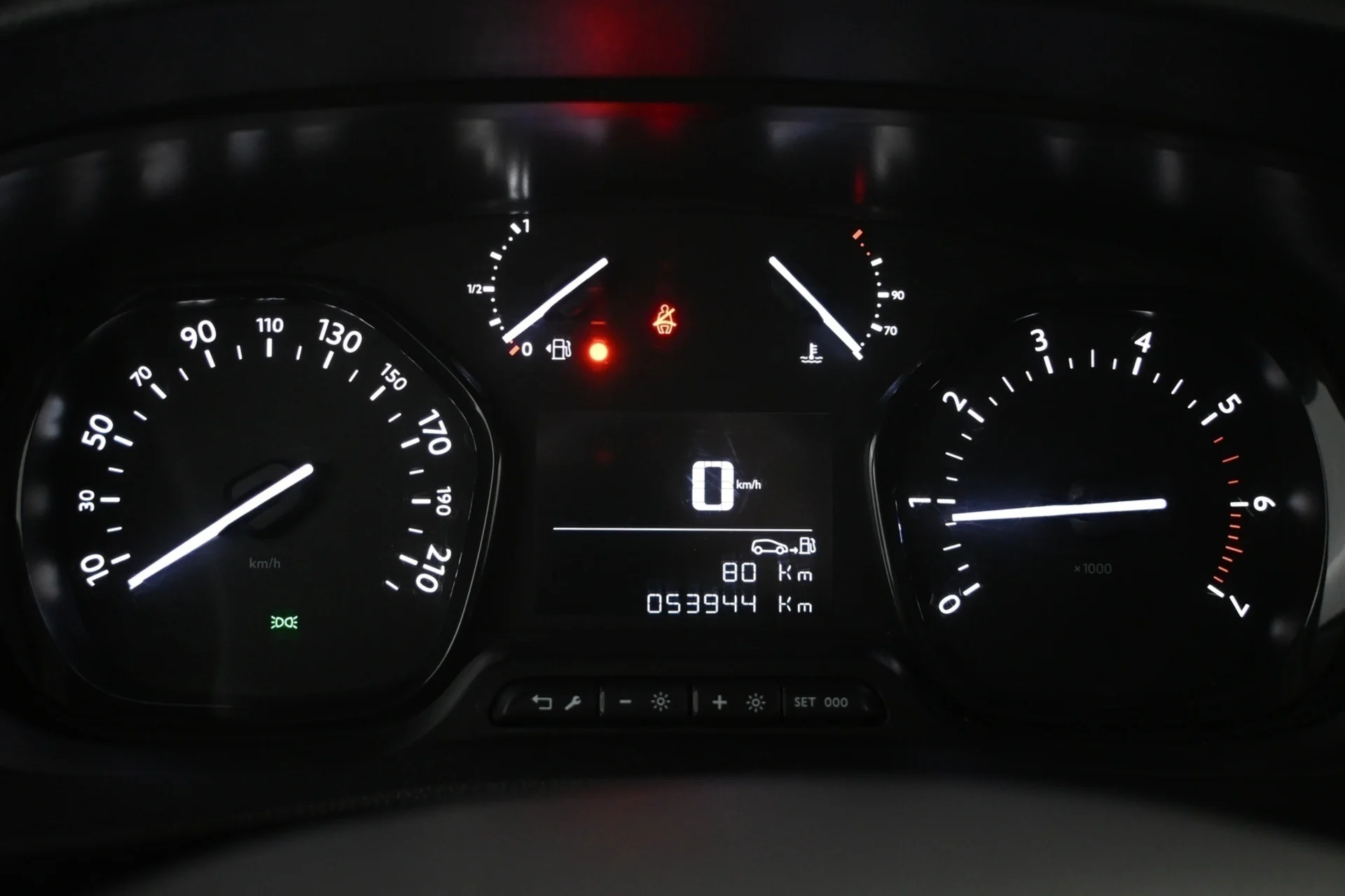 Car Image - 4kqRQgfX8w5VcgwbRb7byV