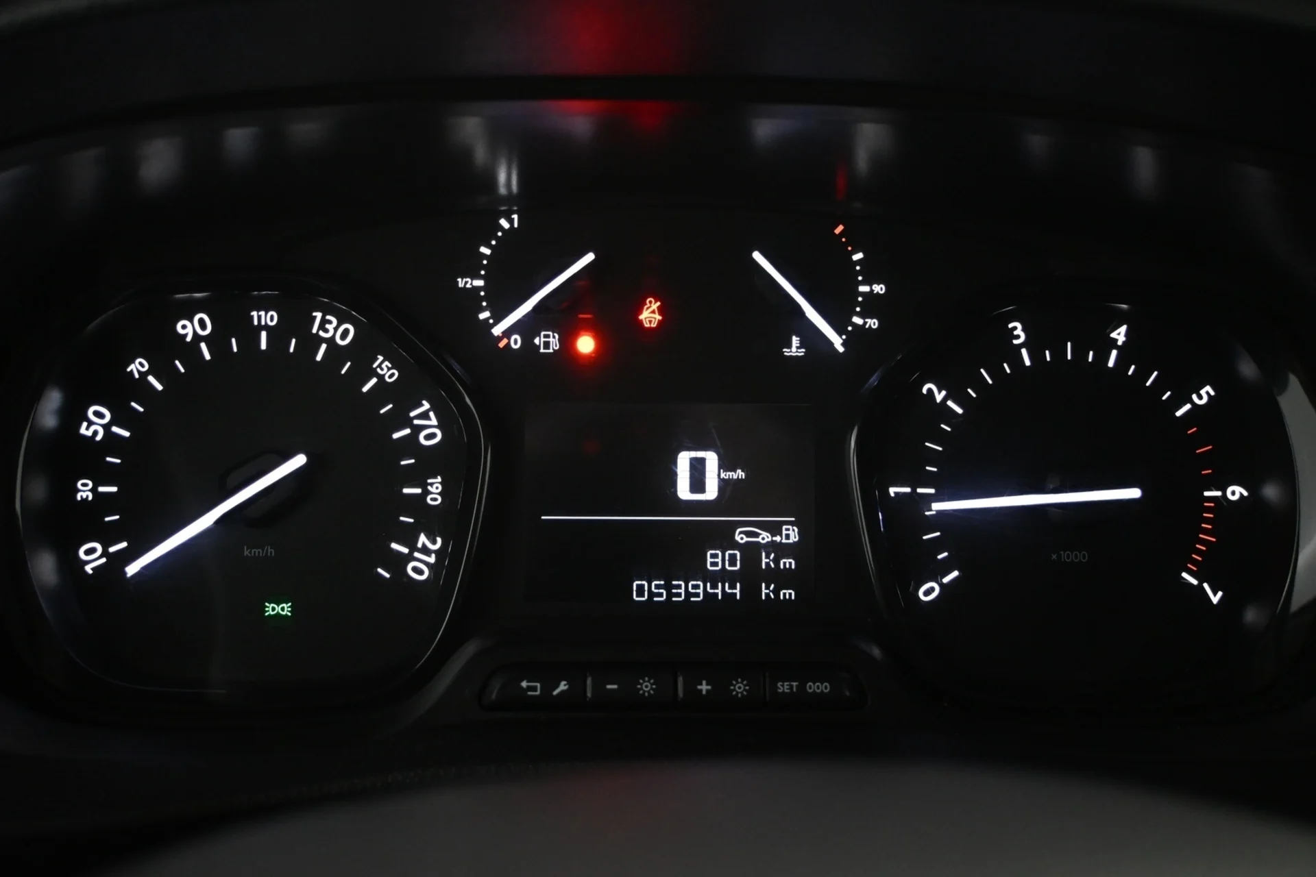 Car Image - 4kqRQgfX8w5VcgwbRb7byV