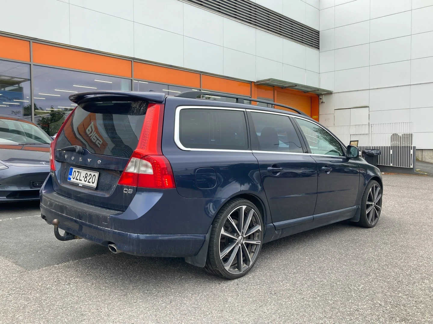 Car Image - 4ZpQnsgyINpFU5vlgvNky1