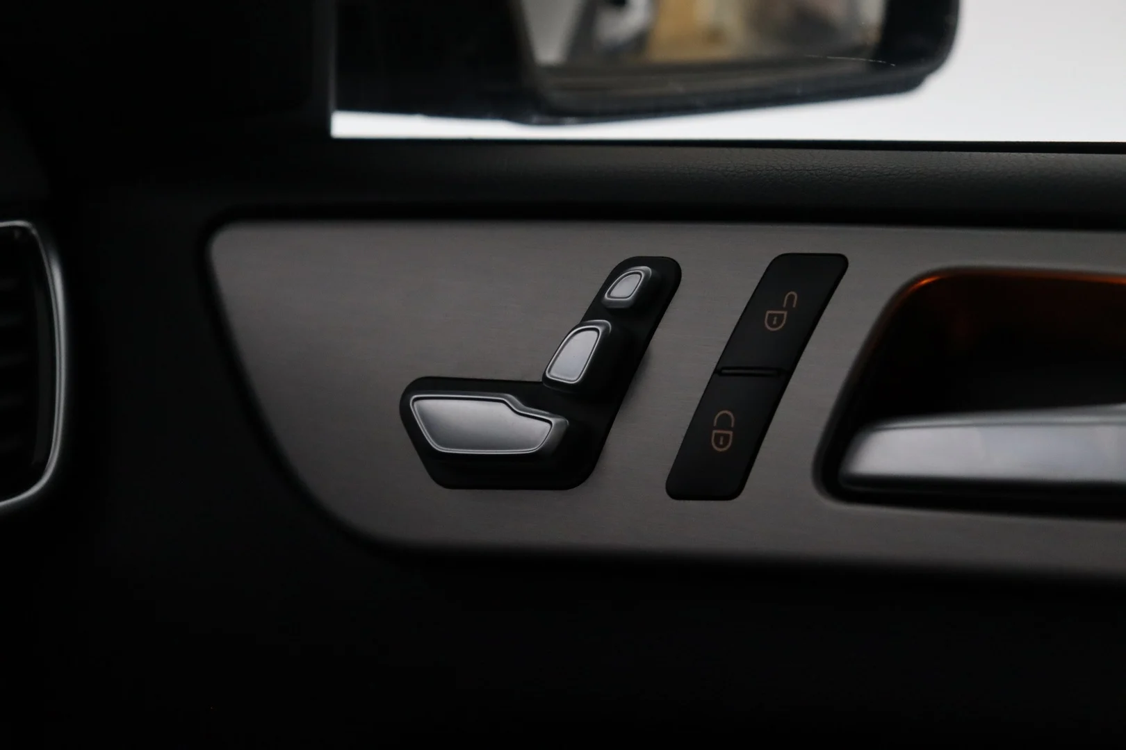 Car Image - 7J7RxJ7OjLLZJ6UFauJK1y