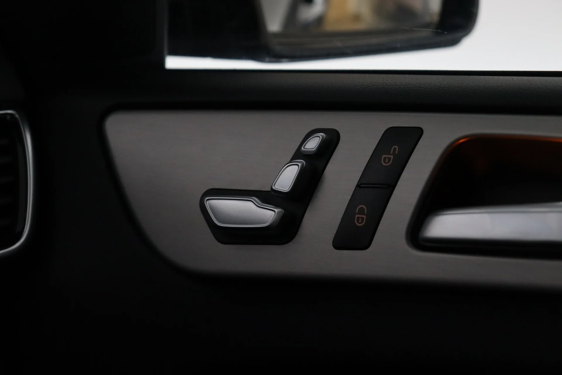 Car Image - 7J7RxJ7OjLLZJ6UFauJK1y