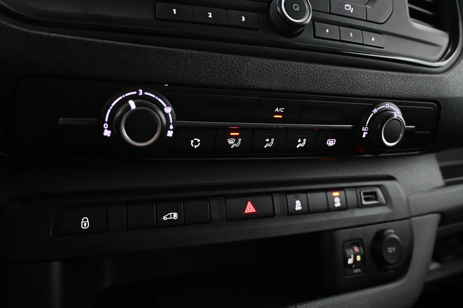 Car Image - 25YwaRFCEkX7Q92jW18U8I