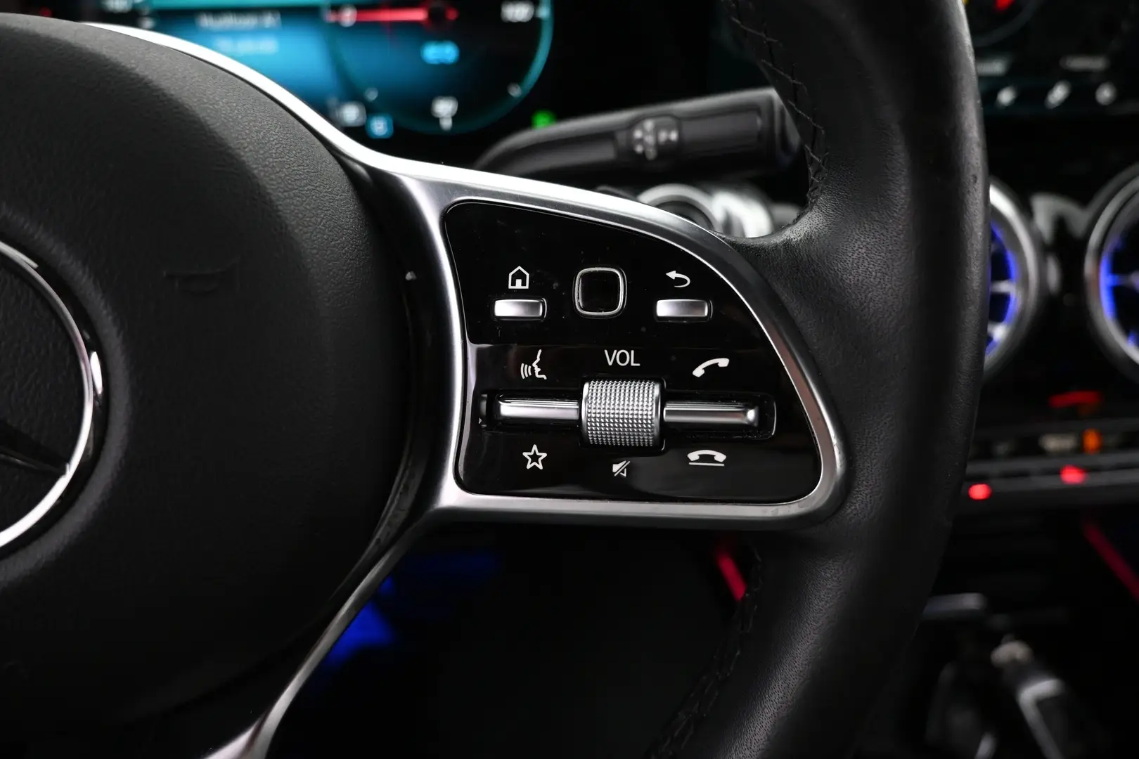 Car Image - 72BK1Z4auTIPVPgrpZrzja