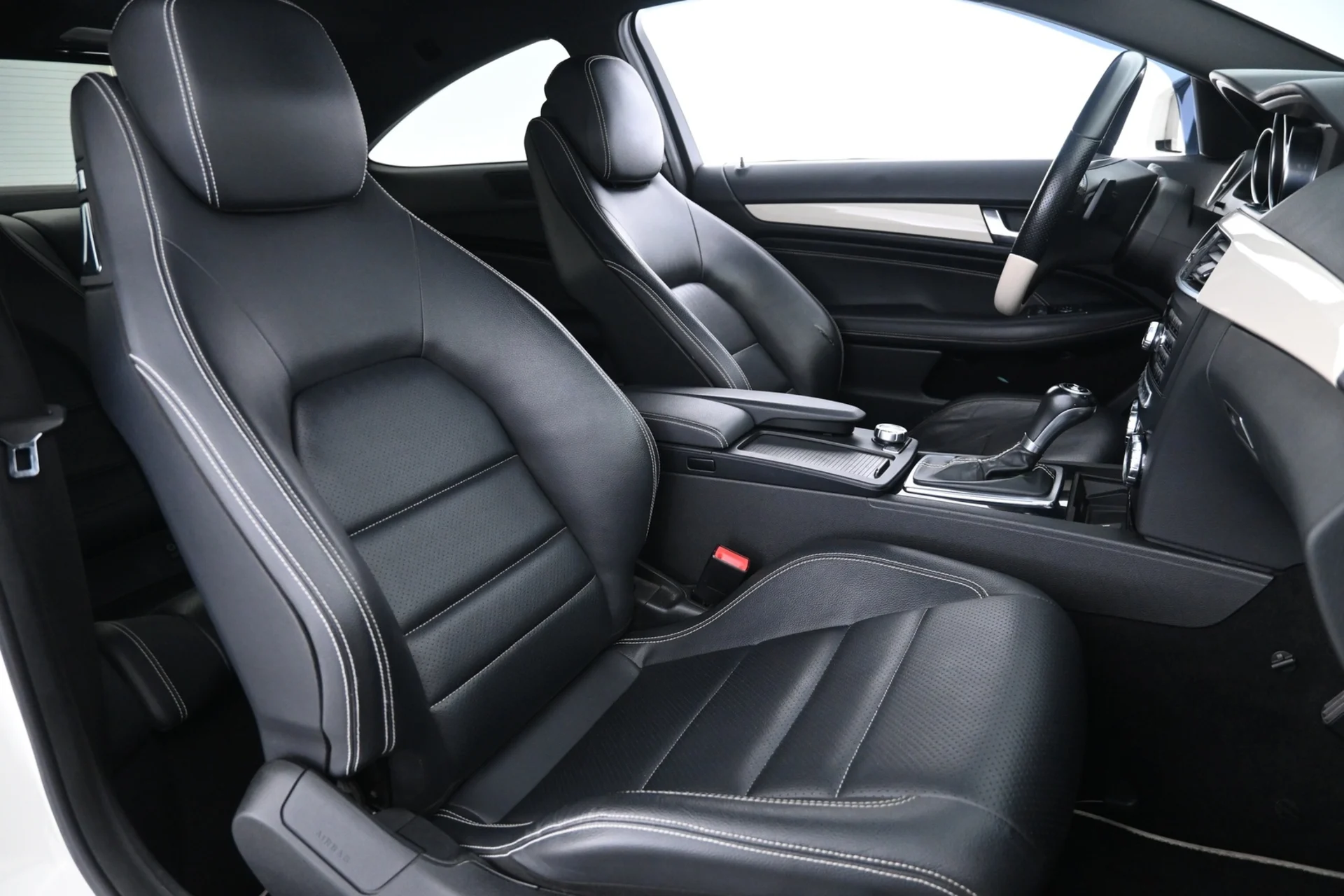 Car Image - 1kAPCpuY3V9ZbTSMOYFimz