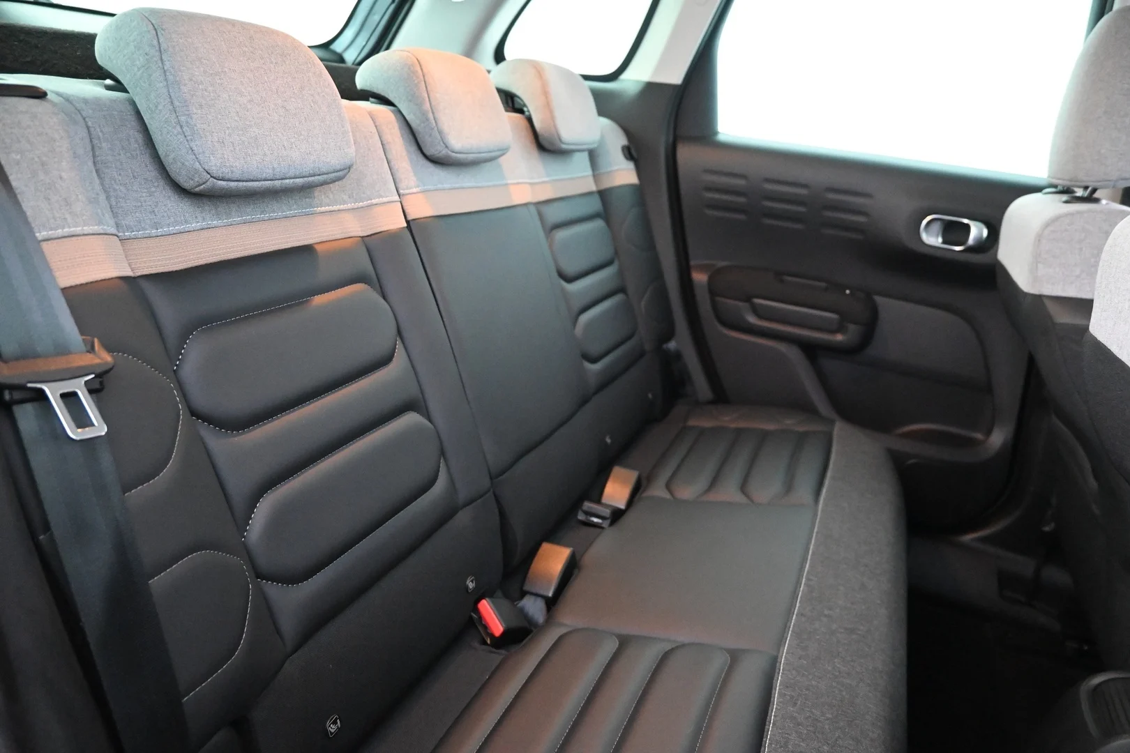 Car Image - 1VHpkU5oBKlw3xGPzK484f