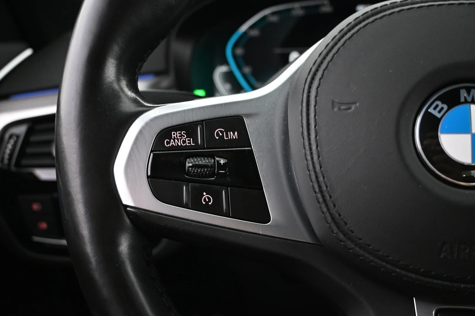 Car Image - 4AztoXtBgUsQMnThZZD6v4