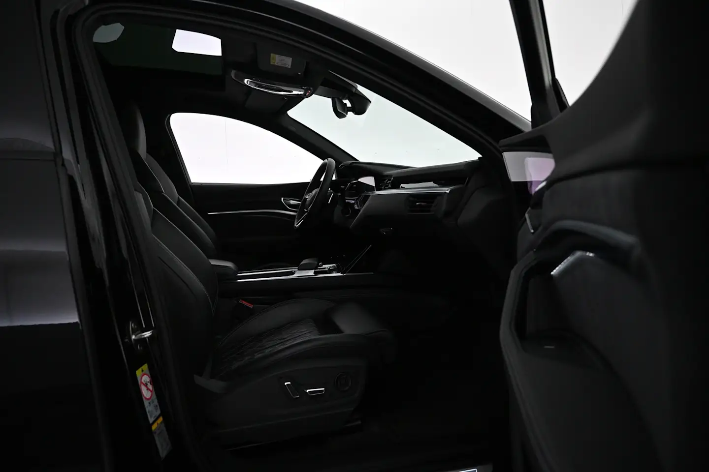 Car Image - 3A49QndwdEEC2yBbmC90lx