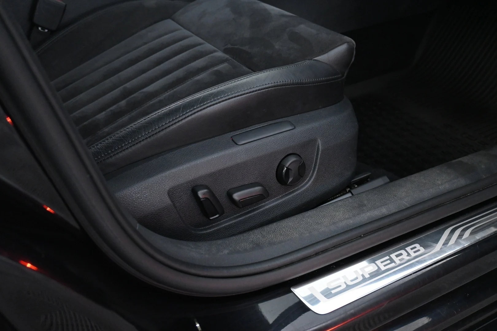 Car Image - XFqPcnxTenJJxIBYXoLVR