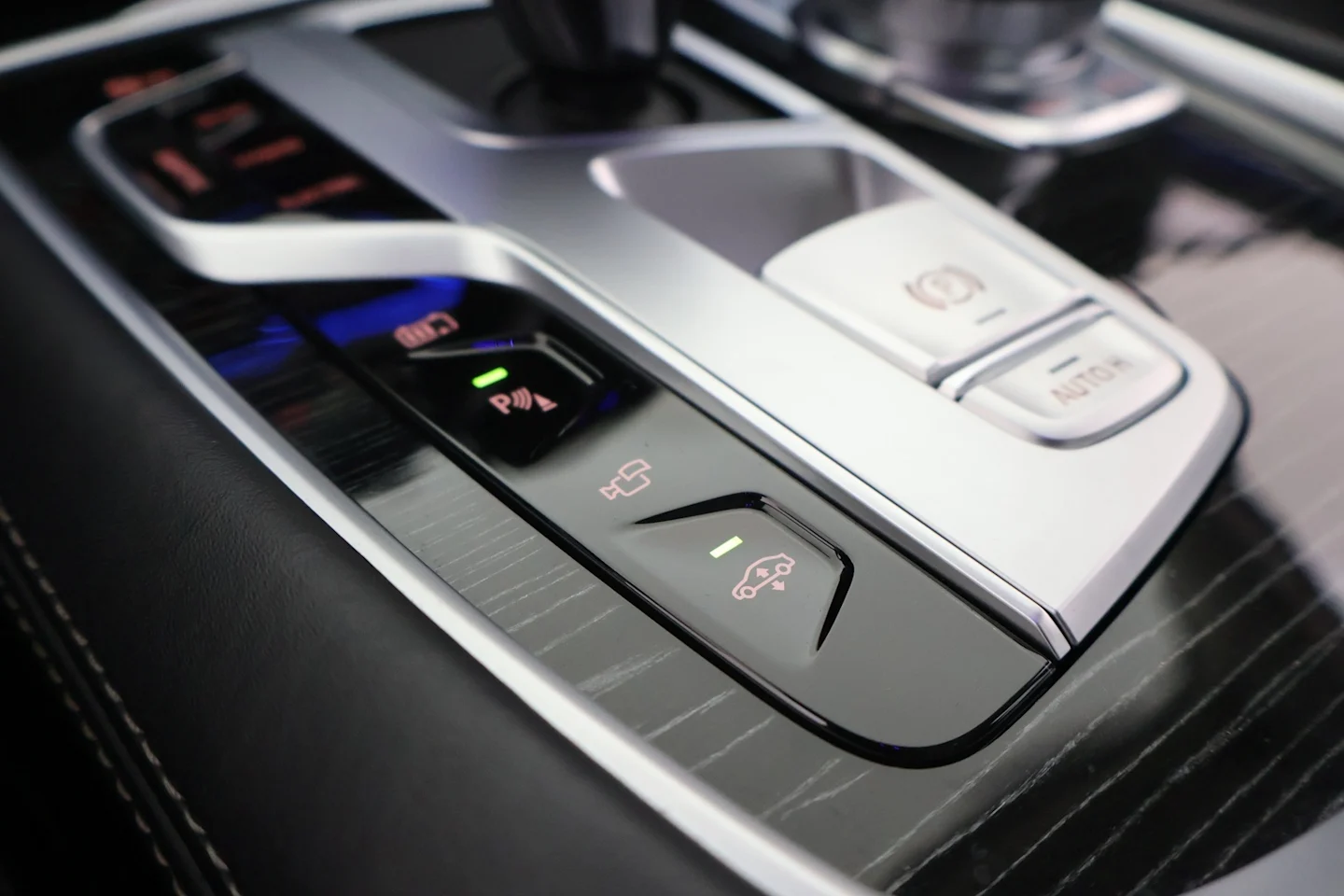 Car Image - 4n5DGxEY0OZAcxM1u6HMUb