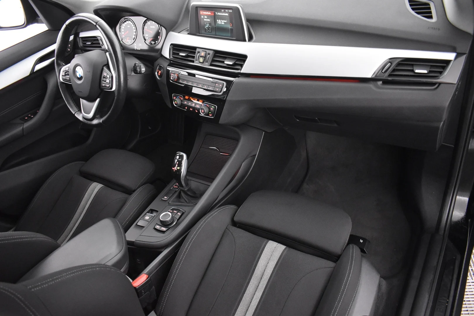 Car Image - 3HPeL0j7Lu4GxD6SfaCUFb