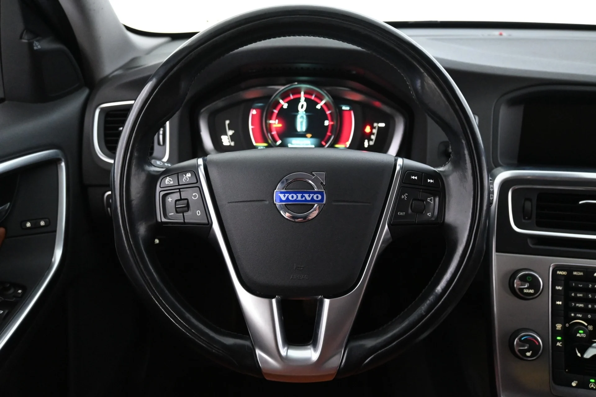 Car Image - 7kUqyjqTyb84DoSuEWRCna