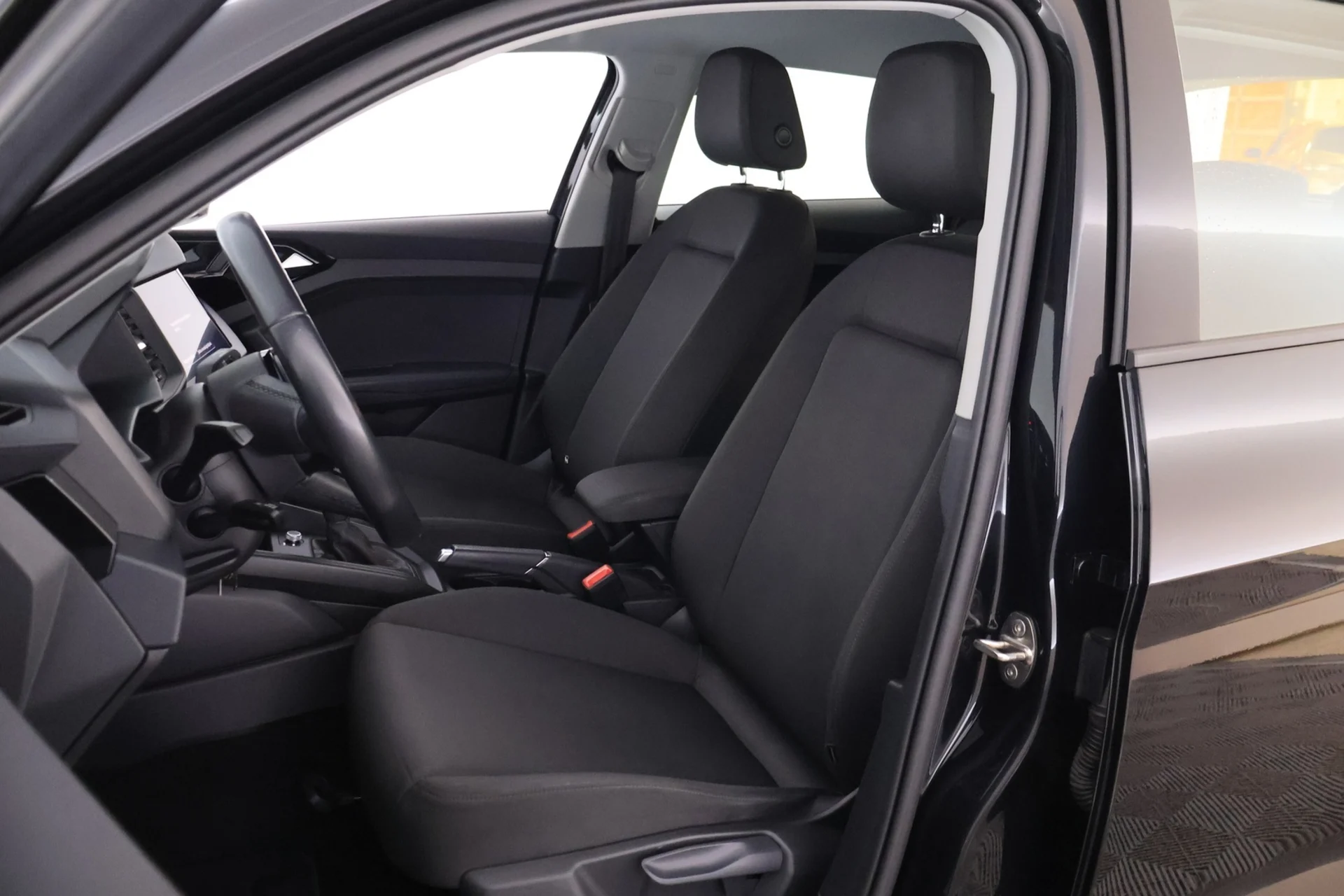 Car Image - 5f0yXn3LJfLQx5jt4uVkeE