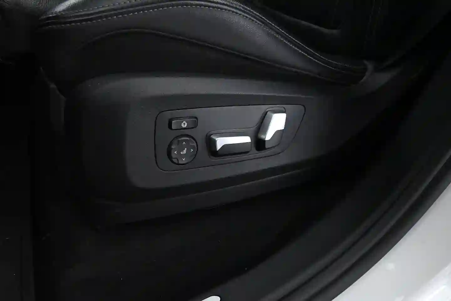 Car Image - Sv62XHijIJm7wCdT6iU6F
