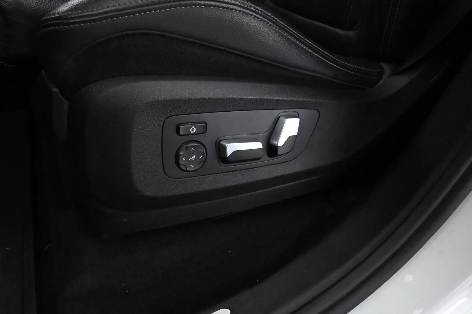 Car Image - Sv62XHijIJm7wCdT6iU6F