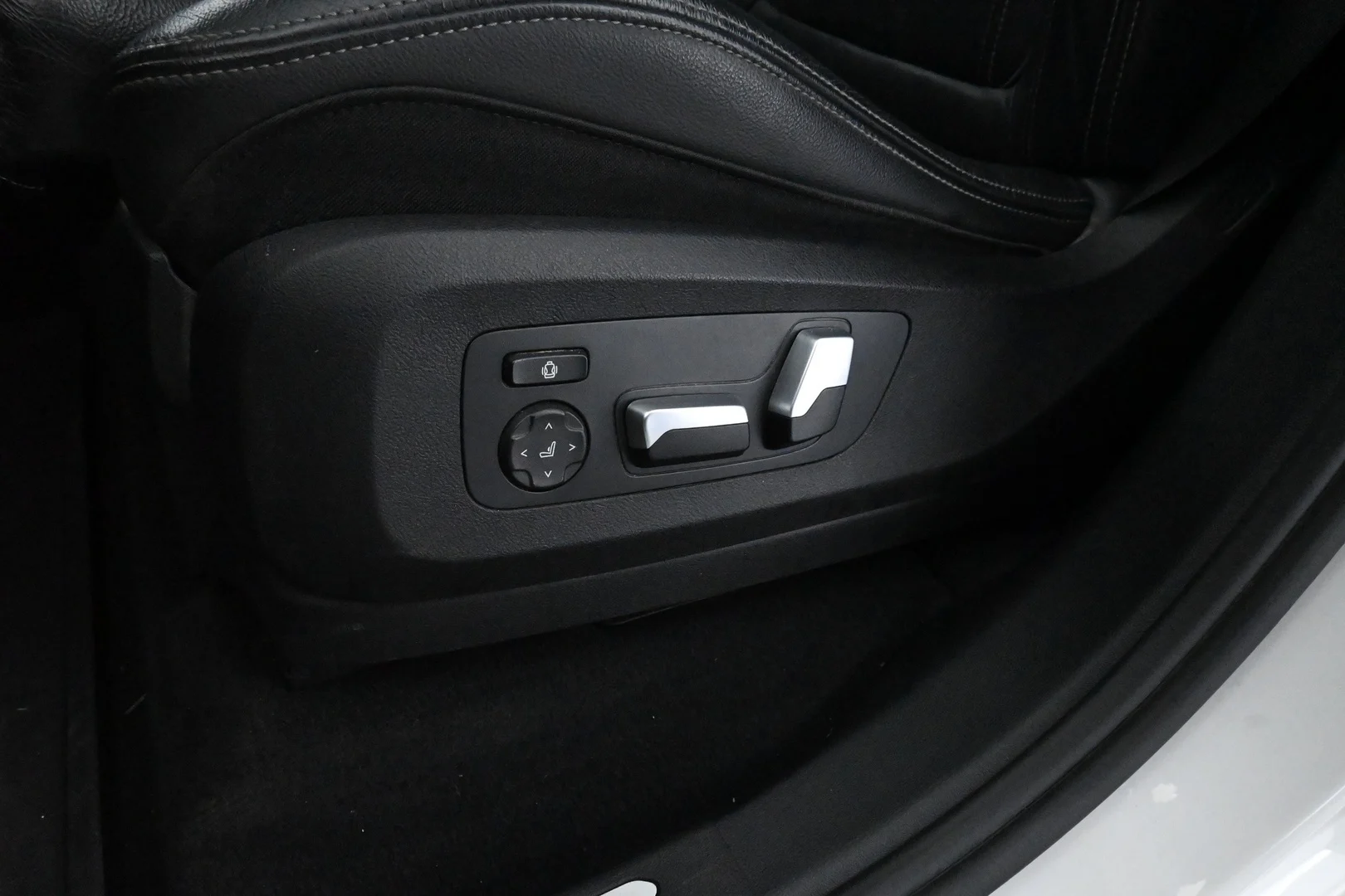 Car Image - Sv62XHijIJm7wCdT6iU6F