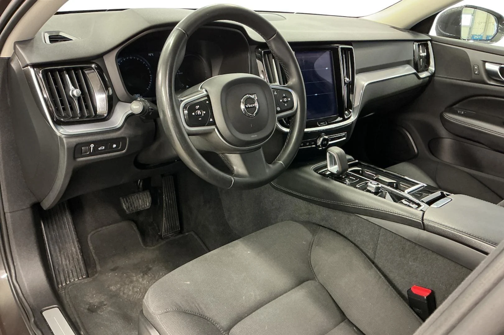 Car Image - 2XVMB86jna2M8oQRfron0t