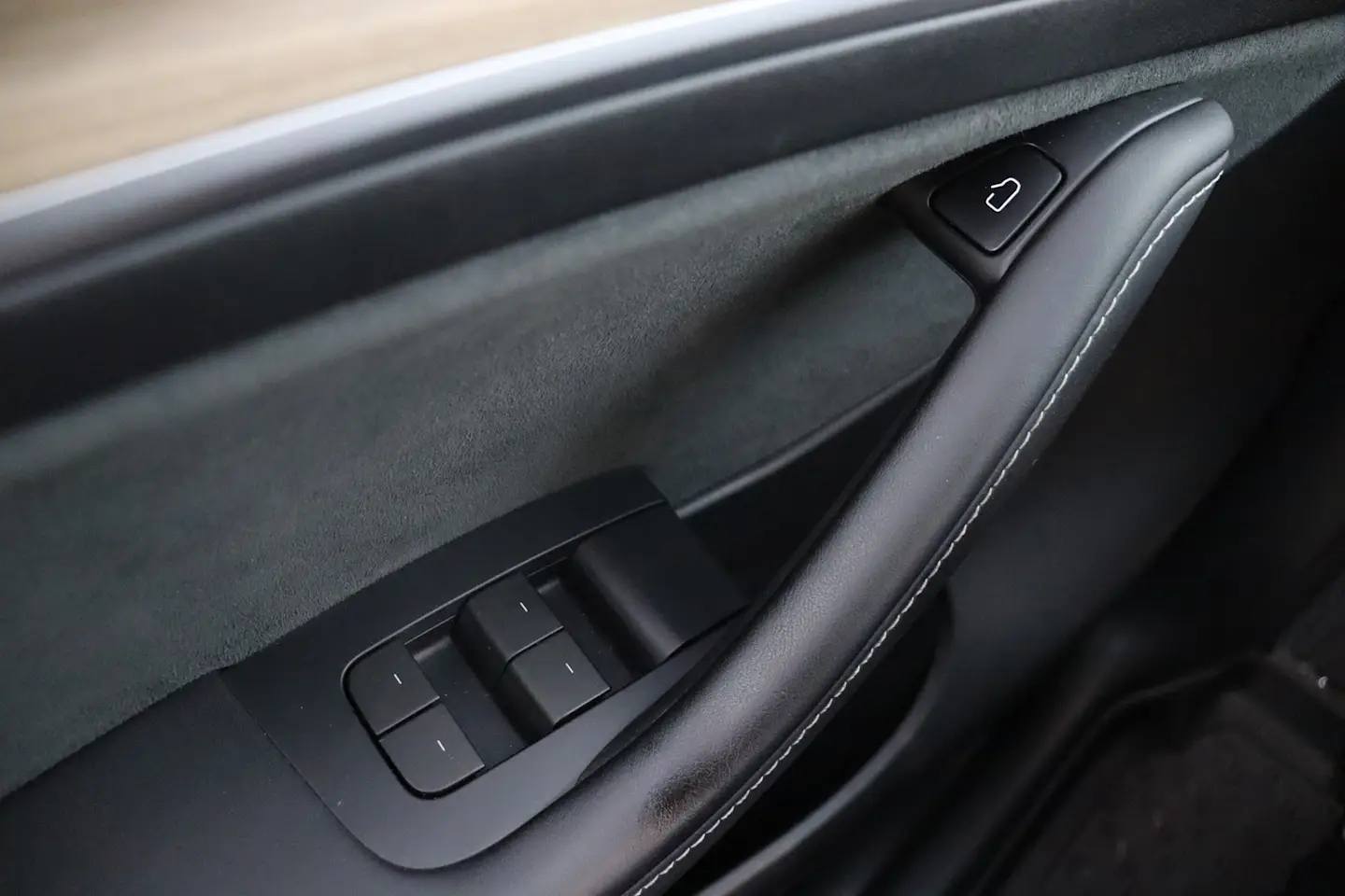 Car Image - 4TwcohFwlctIaKJdZfqNy4