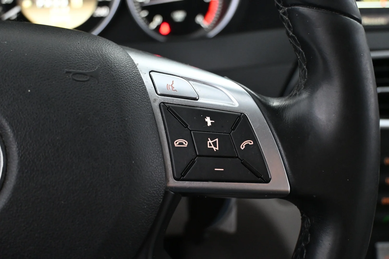 Car Image - 1QNdaYU7elKGLg3L3Yfakx