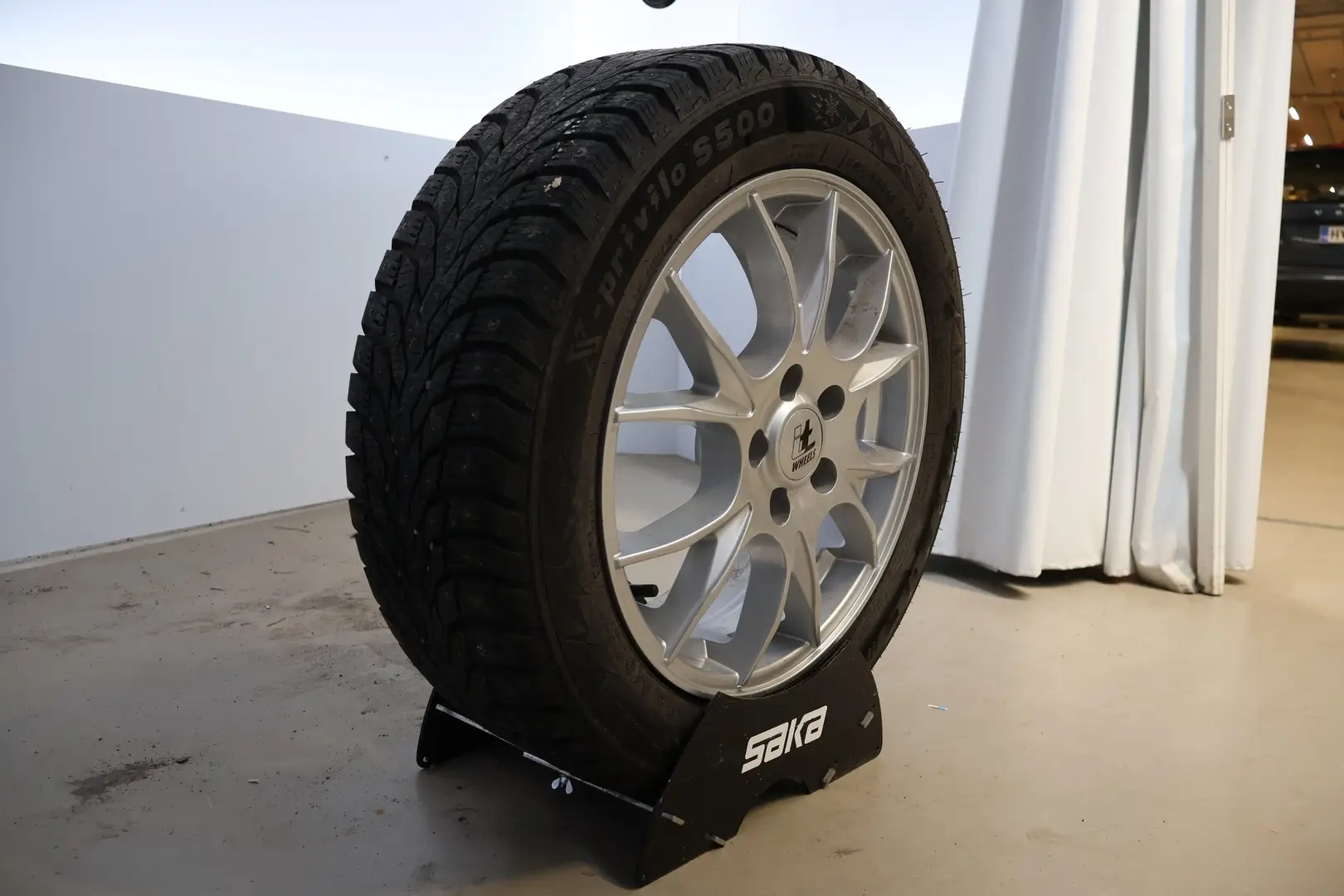 Car Image - Wg8SudLzlc9snLSM6mHfs