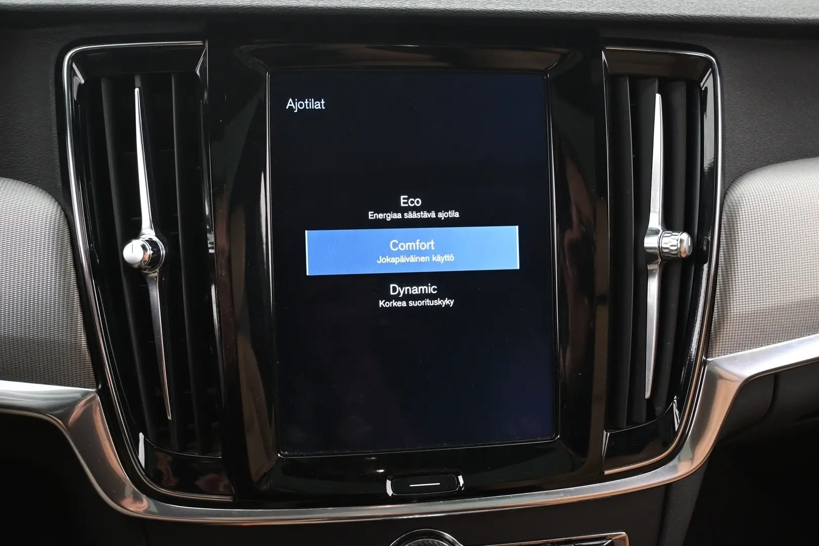 Car Image - 2kLJpdTRPefS0qQVbxAGRg